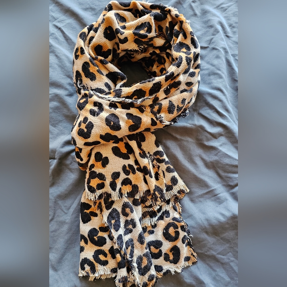 Women's scarf, soft, leopard color